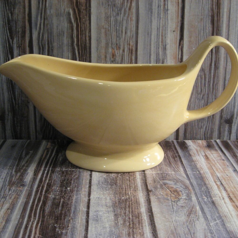 POTTERY BARN SAUSALITO NATURAL FOOTED GRAVY BOAT